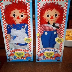1987 raggedy Ann and Andy in the original box never been opened smoke-free